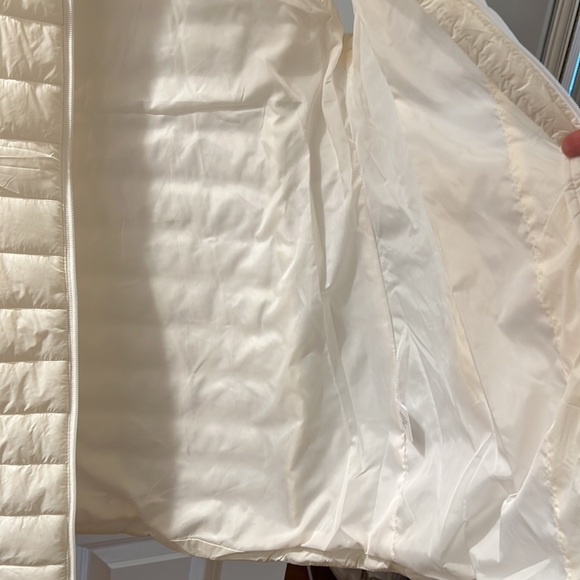 Liz Clairborne size small white puffer vest - Picture 4 of 4